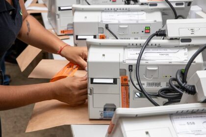 Carga e lacre das urnas eletrônicas têm início amanhã (26) em Goiânia