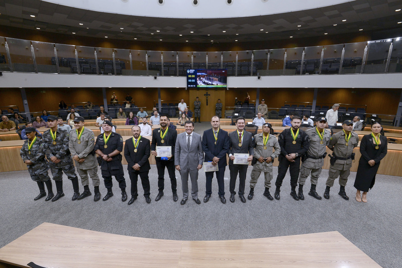 Deputado Issy Quinan homenageia profissionais da segurança pública e líderes do agronegócio em Goiás